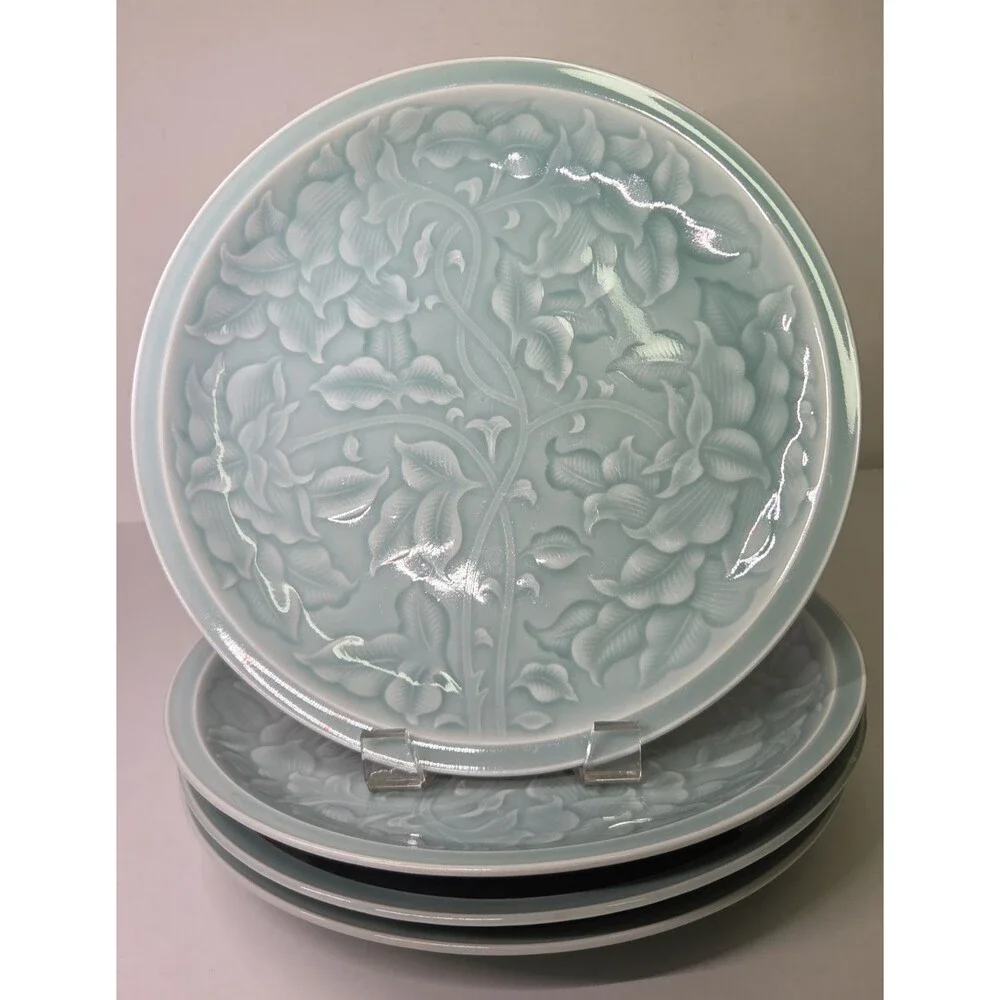 Set of 4 Japanese Celadon Floral Vine Dinner Plates 10